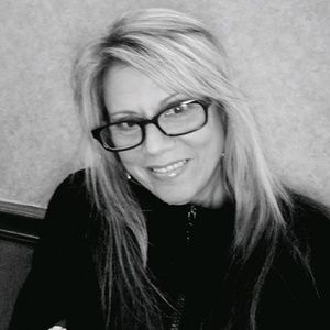 Meet your Posher, Dee